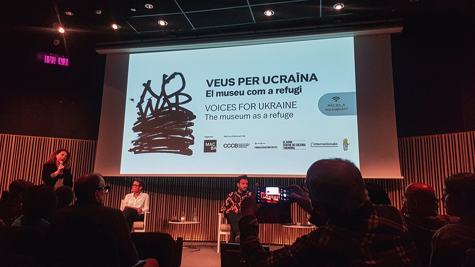 Wykład „Voices From Ukraine. The museum as a refugee”, MACBA, Barcelona, kwiecień 2022